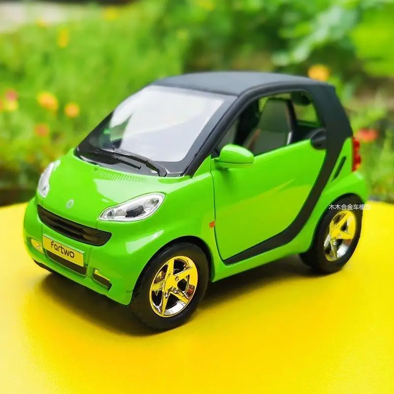 1:32 Scale Alloy Car Model with Lights 3 1:32 Scale Alloy Car Model with Lights - Image 3