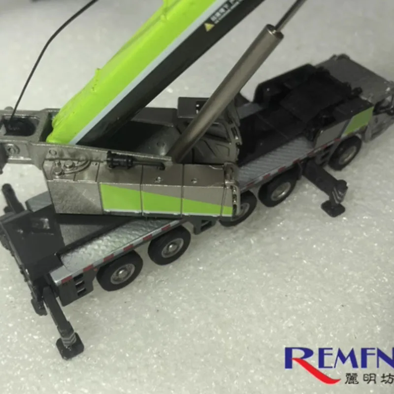 Zoomlion ZAT2000V Crane Model 1/120 Scale 3 Zoomlion ZAT2000V Crane Model 1/120 Scale - Image 3