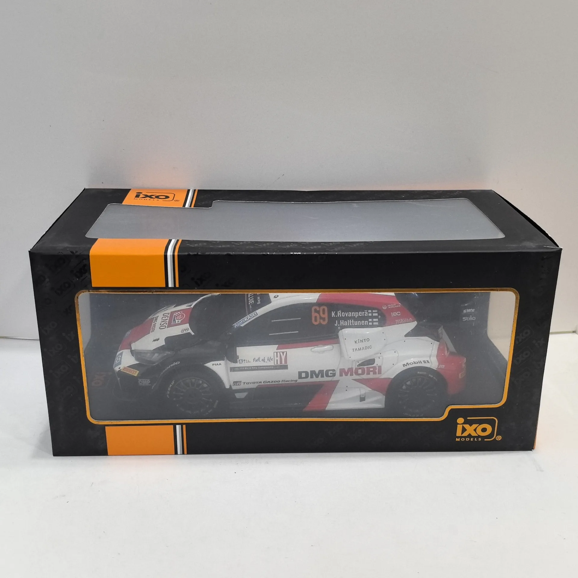1:18 White Diecast Racing Car Model 6 1:18 White Diecast Racing Car Model - Image 6