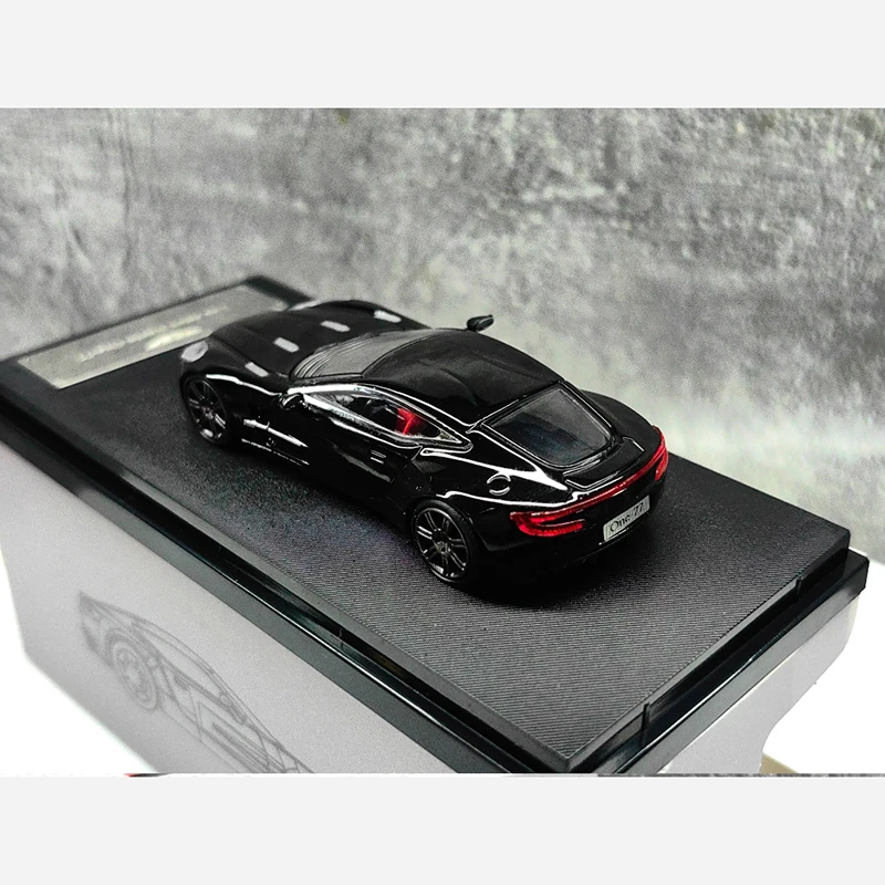 WELLY ONE77 1:64 Diecast Model in Silver 6 WELLY ONE77 1:64 Diecast Model in Silver - Image 6