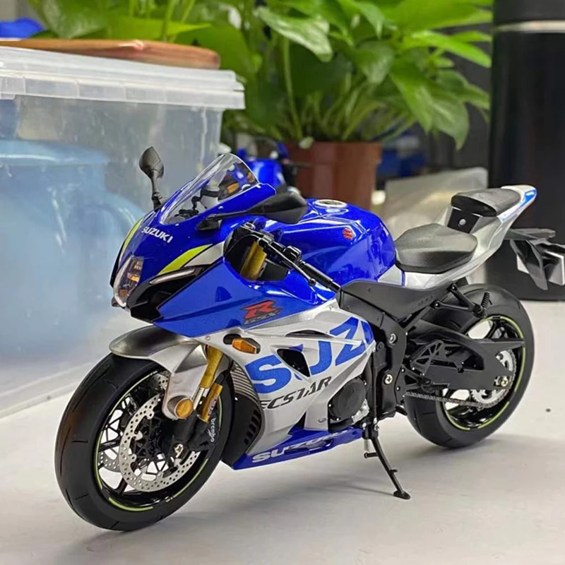GSX-R1000 1:12 Scale Diecast Motorcycle Model 5 GSX-R1000 1:12 Scale Diecast Motorcycle Model - Image 5