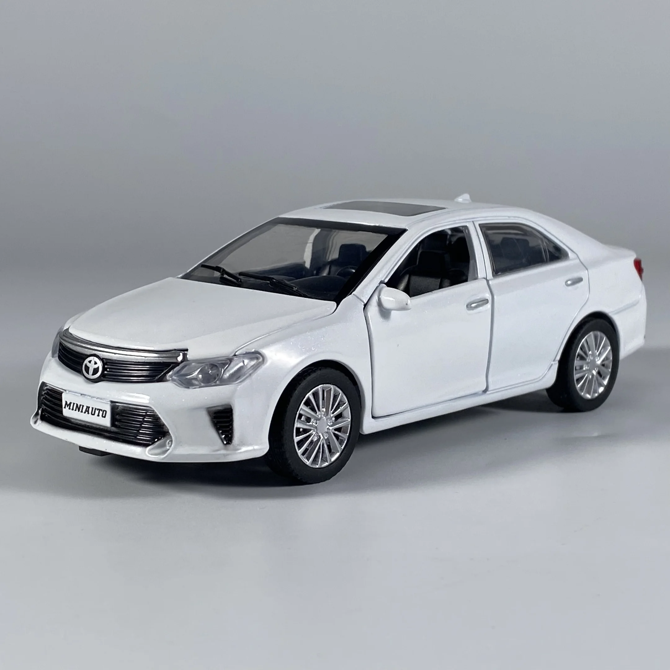 1/32 Diecast Toyota Camry Model with Sound 10 1/32 Diecast Toyota Camry Model with Sound - Image 10