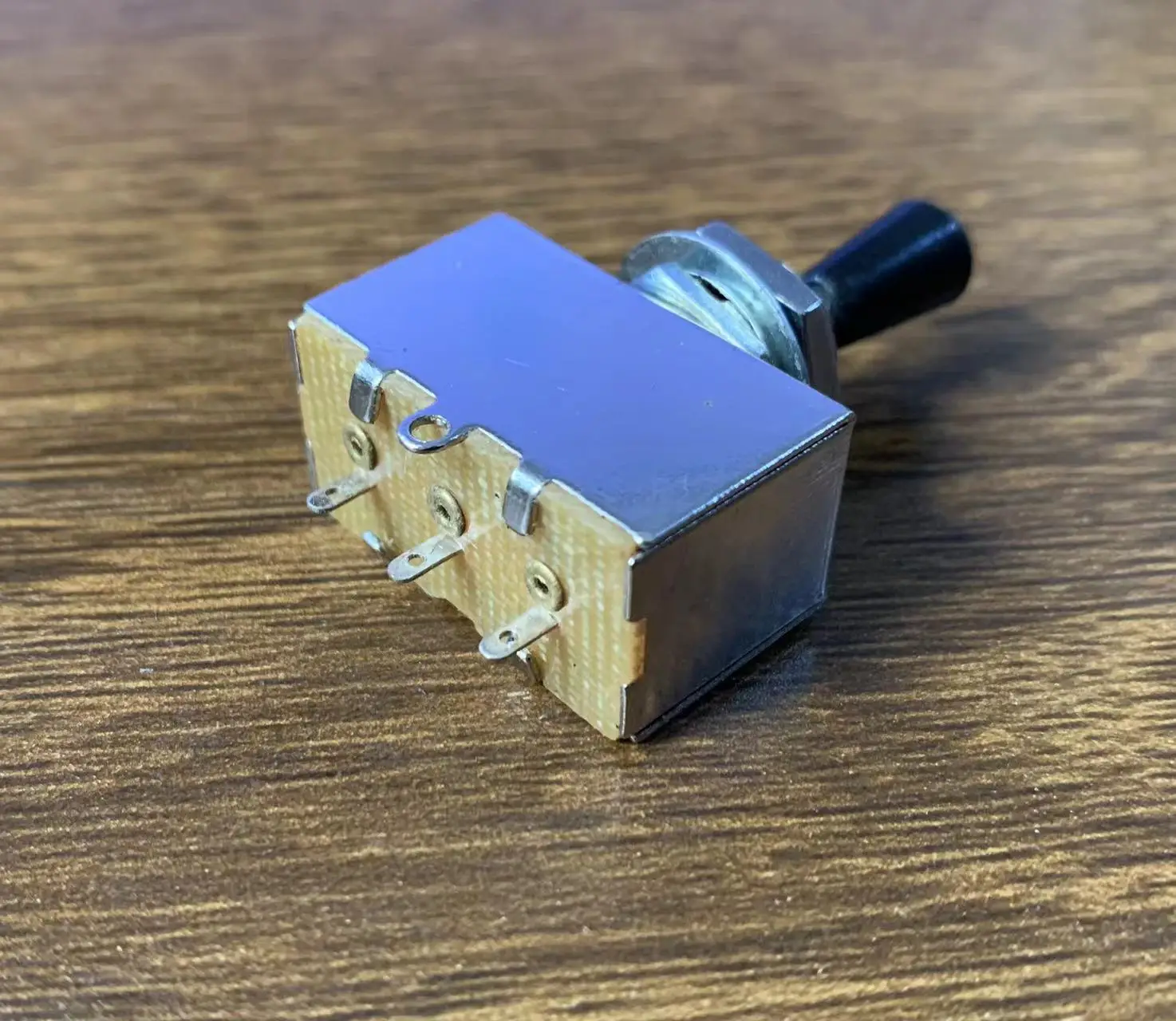 3-Way Electric Guitar Switch with Metal Housing 6 3-Way Electric Guitar Switch with Metal Housing - Image 6