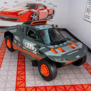 RS Q e-tron 1:24 Alloy Model Collectible 7 Se06b8a28f6f3402e8a00c423a84c0a14j