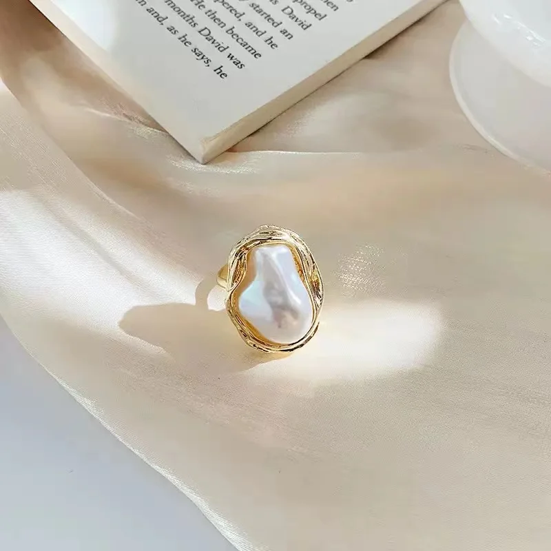 Vintage-Inspired Pearl Ring with Smart Features 3 Vintage-Inspired Pearl Ring with Smart Features - Image 3