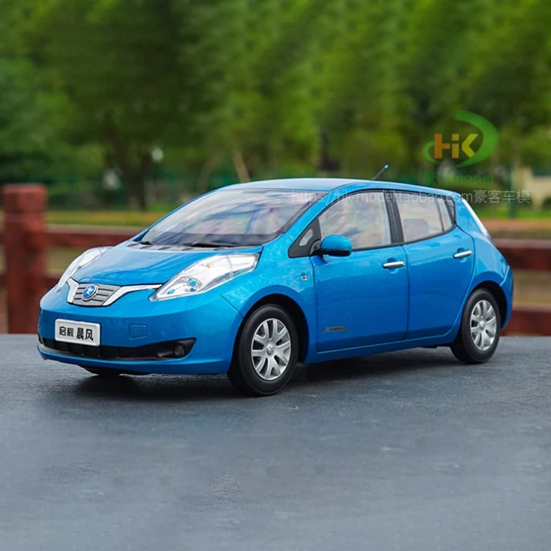 Blue Nissan E30 LEAF 1:18 Diecast Model 1 Blue Nissan E30 LEAF 1:18 Diecast Model