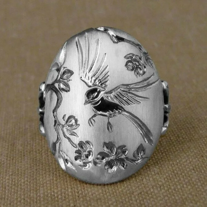 Vintage Floral Geometric Cocktail Ring for Women 4 Vintage Floral Geometric Cocktail Ring for Women - Image 4
