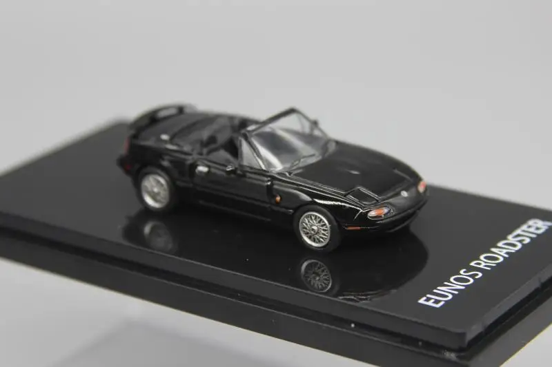 1:64 Scale Mazda Miata MX-5 Diecast Model 5 1:64 Scale Mazda Miata MX-5 Diecast Model - Image 5