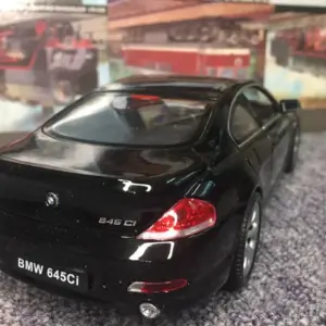 Flawed 1:24 BMW 645Ci Diecast Model in Black 8 Se17934257a3147ed8b6ac5cde28cc24bG