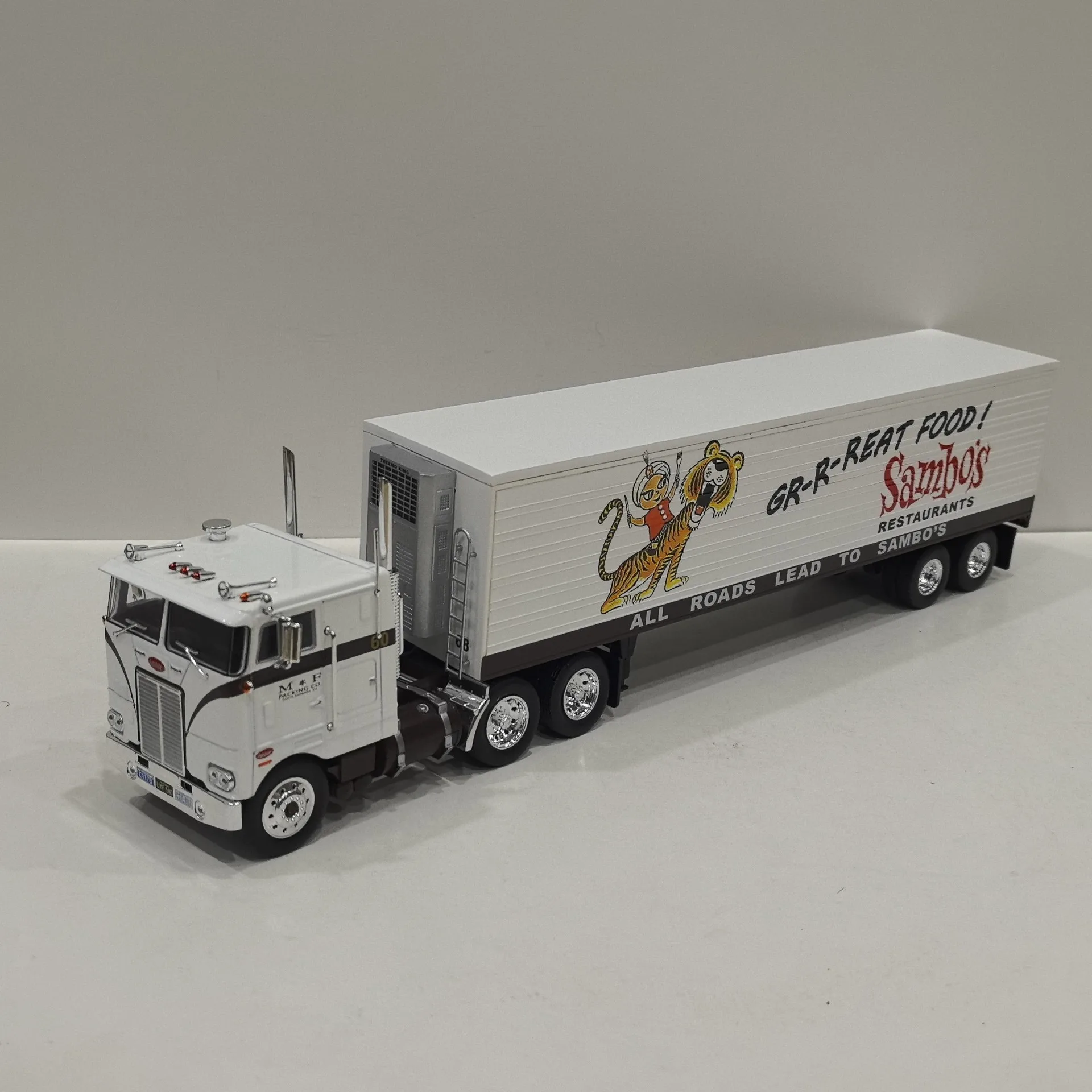 Diecast Peterbilt 352 Semi-Truck Model 5 Diecast Peterbilt 352 Semi-Truck Model - Image 5