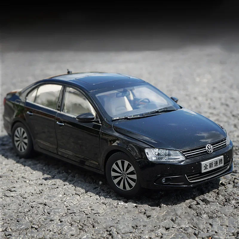 1:18 Scale Diecast Modern Sedan Model 3 1:18 Scale Diecast Modern Sedan Model - Image 3