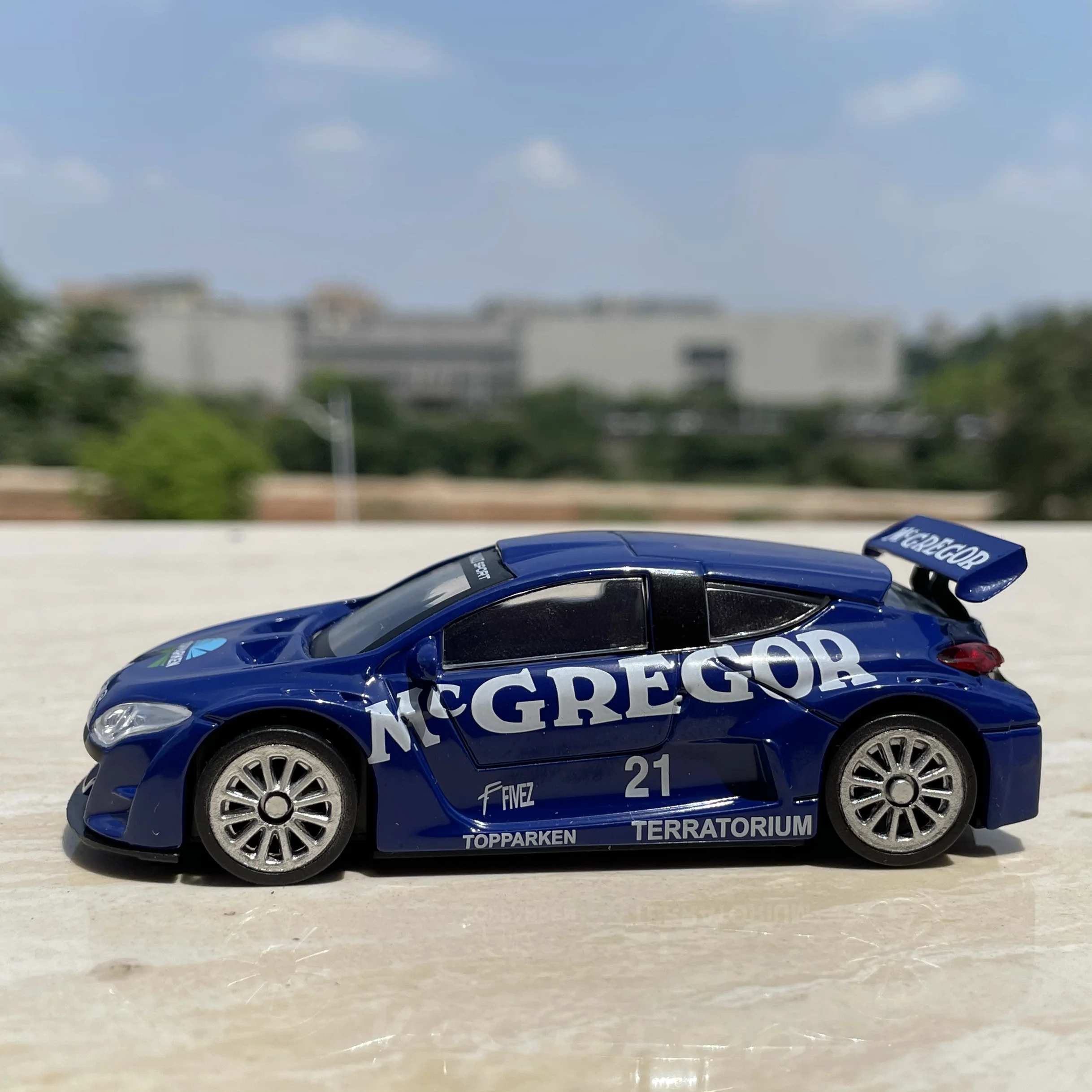 Renault Racing Model 1:43 Scale Diecast Alloy Car 4 Renault Racing Model 1:43 Scale Diecast Alloy Car - Image 4