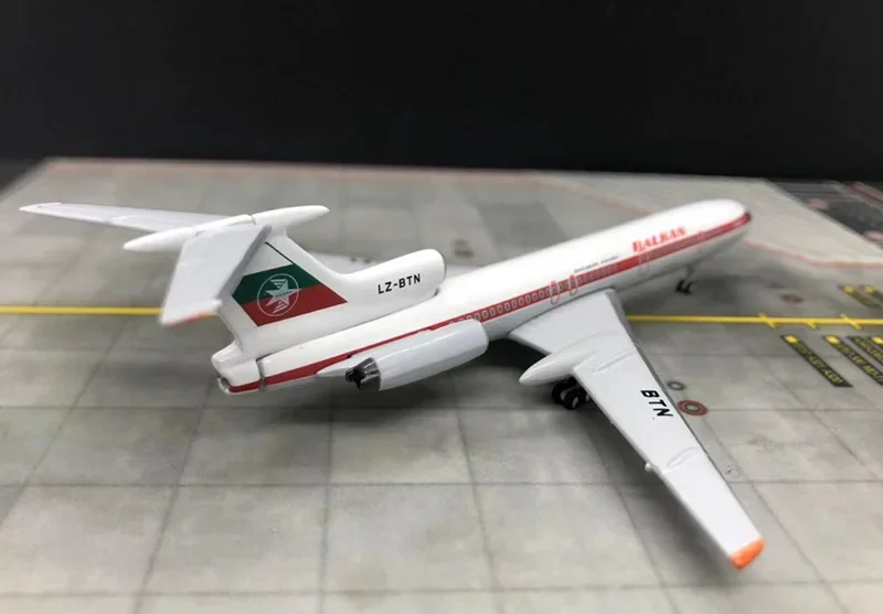 Miniature Tupolev Tu-154 Model for Collectors 2 Miniature Tupolev Tu-154 Model for Collectors - Image 2