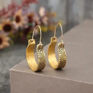 Vintage Gold Drop Earrings with Floral Carvings 8 Se28031a7b6f94dbaa9170e3aee6b2ebak