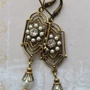 Vintage Waterdrop Earrings with White Stones 12 Se2a57d7f7bbc402a8d1a3cb5a1dc3642l