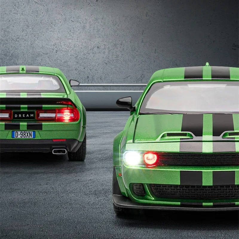 Dodge Challenger SRT Hellcat 1:24 Diecast Model 3 Dodge Challenger SRT Hellcat 1:24 Diecast Model - Image 3
