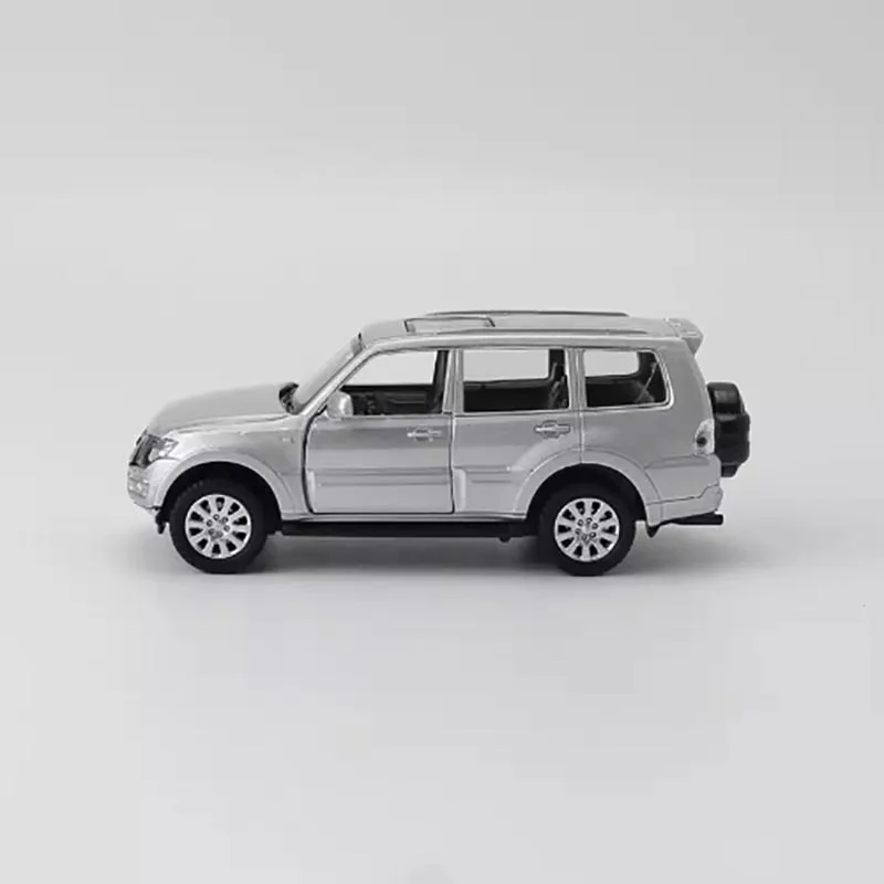 Silver Pajero Bobcat 1/43 Diecast Model 6 Silver Pajero Bobcat 1/43 Diecast Model - Image 6