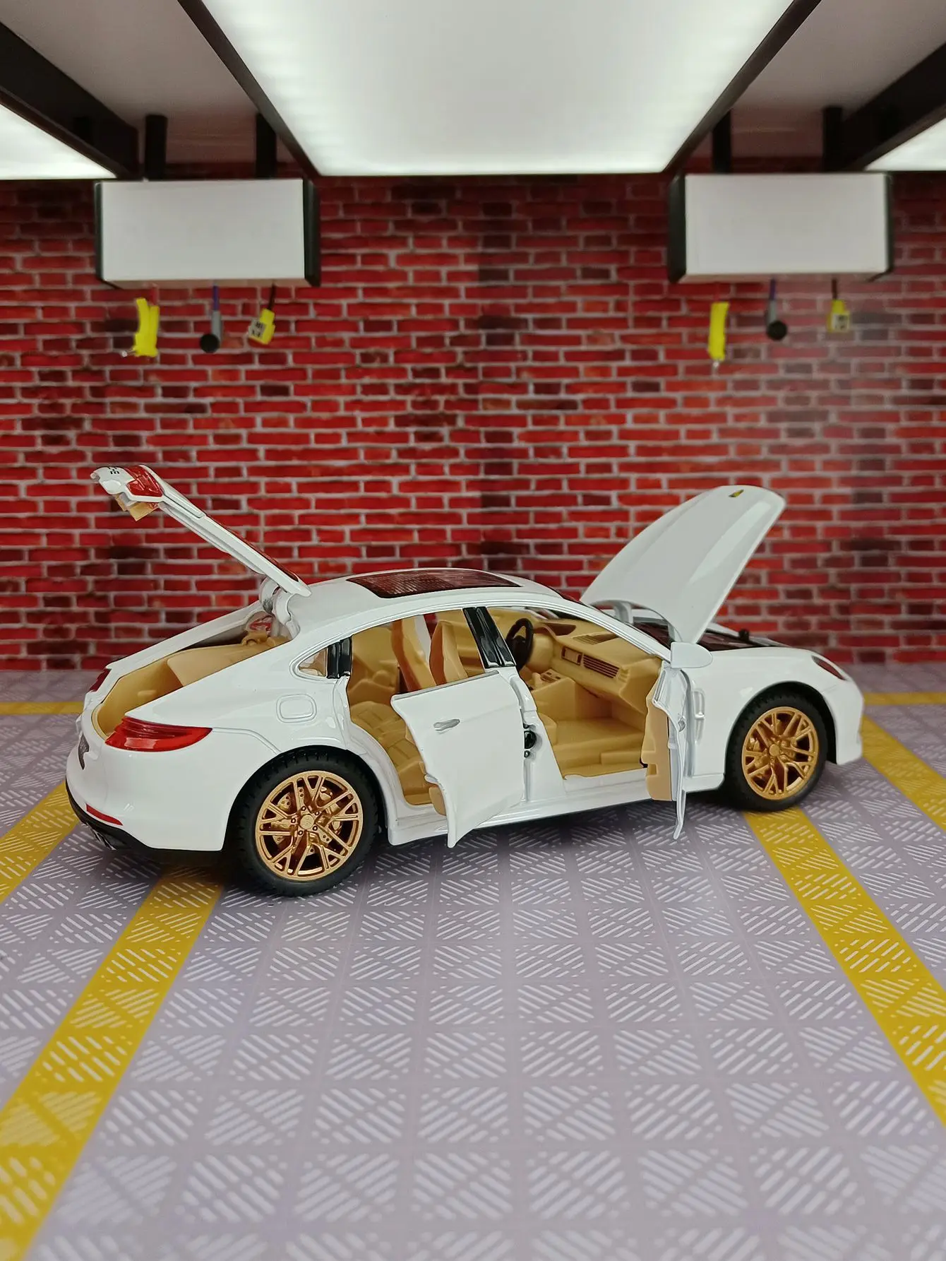 Black 1:24 Scale Diecast Model Car 5 Black 1:24 Scale Diecast Model Car - Image 5