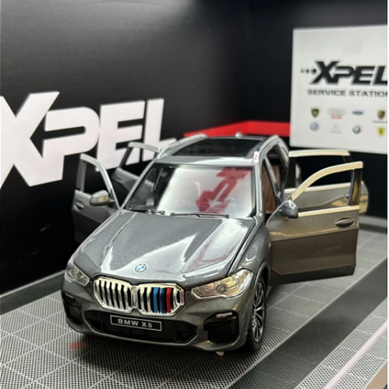 1:24 BMW X5 SUV Diecast Model for Collectors 2 1:24 BMW X5 SUV Diecast Model for Collectors - Image 2