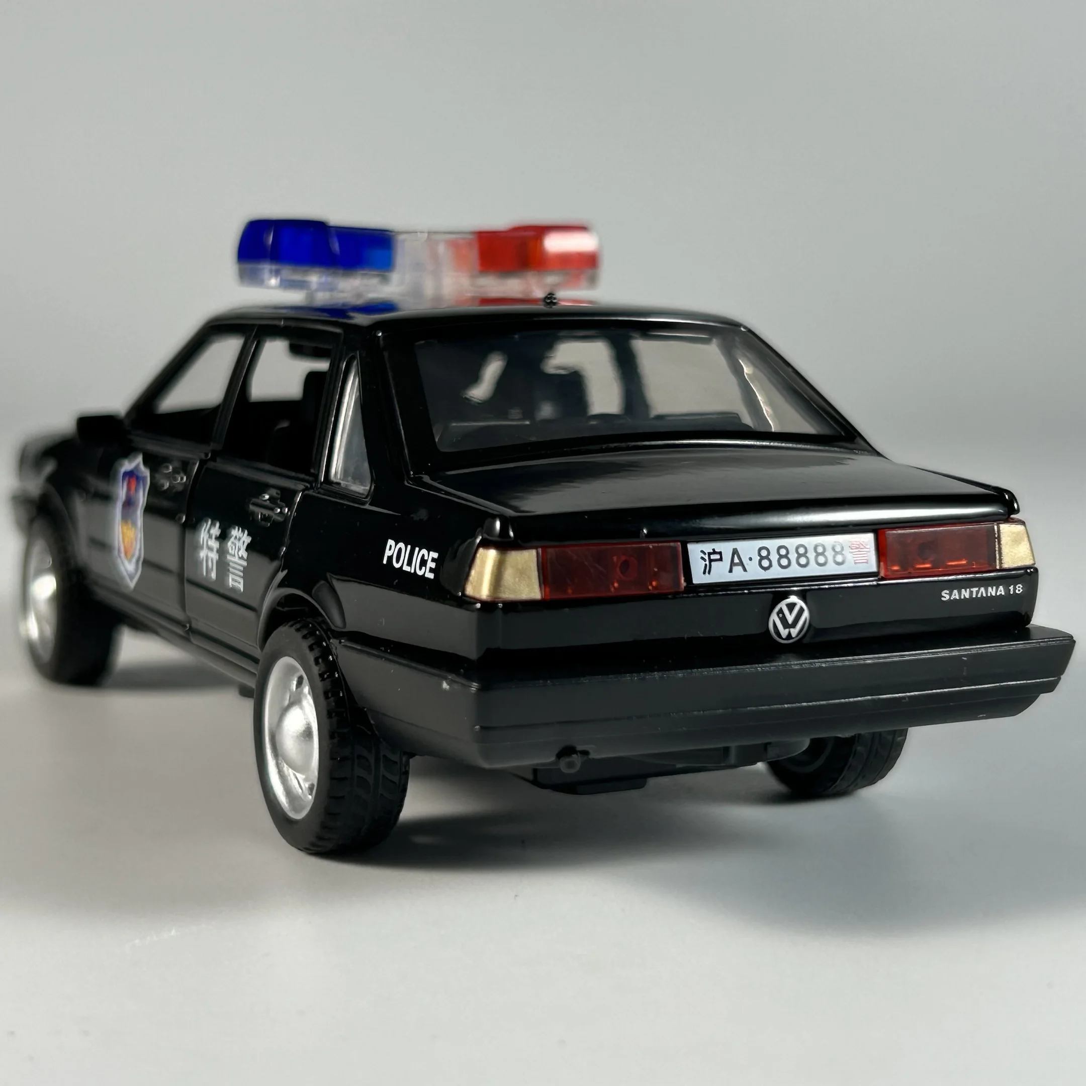 1:32 Volkswagen Santana Police Diecast Model 5 1:32 Volkswagen Santana Police Diecast Model - Image 5