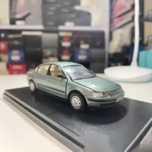 Volkswagen Passat B5 1:43 Diecast Model 9 Se51fd2bda24d404db42cee344613af50X