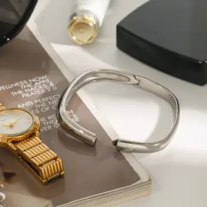 Se523ee21bdab456ab154c8e2662440658