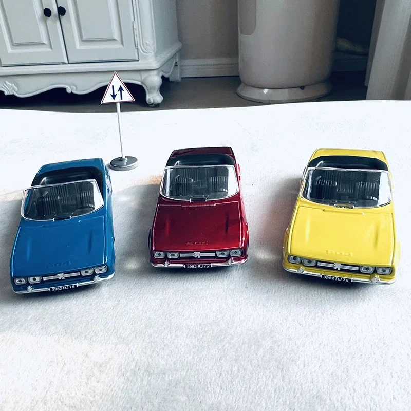 1/43 Vintage Convertible Diecast Alloy Model 3 1/43 Vintage Convertible Diecast Alloy Model - Image 3