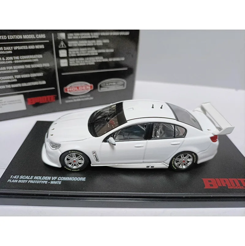 White Holden VF Commodore Diecast Model 1:43 3 White Holden VF Commodore Diecast Model 1:43 - Image 3