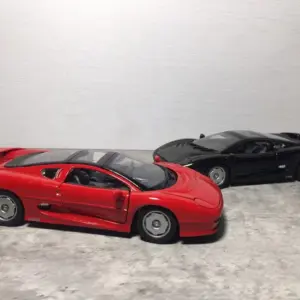 1:24 Jaguar XJ220 Diecast Model Collectible 9 Se5c40c7013024a04b39018a3521603d8S