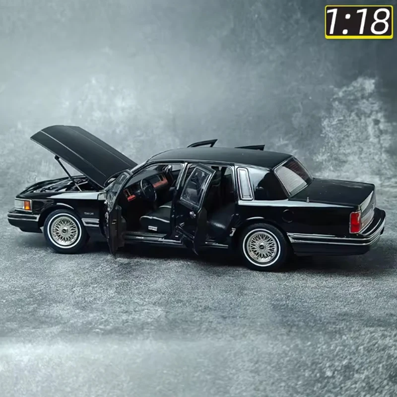 1/18 Lincoln TOWN Diecast Model for Collectors 4 1/18 Lincoln TOWN Diecast Model for Collectors - Image 4
