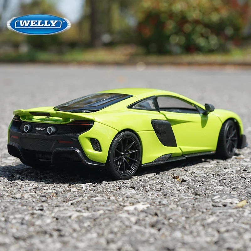 Vibrant Green McLaren 675LT Diecast Model 1:24 Scale 3 Vibrant Green McLaren 675LT Diecast Model 1:24 Scale - Image 3