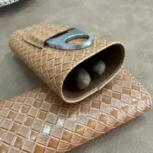 Brown Leather Cigar Case with Bottle Opener 8 Se60c7dafe7984f90a54b6bdaf836d43eO