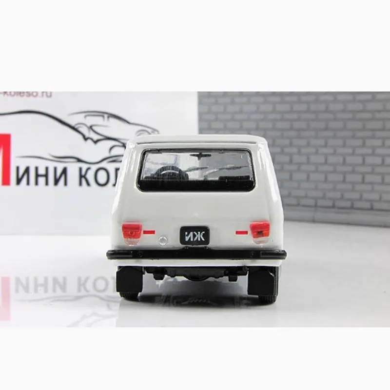 Vintage White IZH-14 Car Model for Display 3 Vintage White IZH-14 Car Model for Display - Image 3
