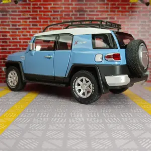 1:24 Scale White SUV Diecast Model 13 Se710fde0726b46e09f50baf7b19a4d344