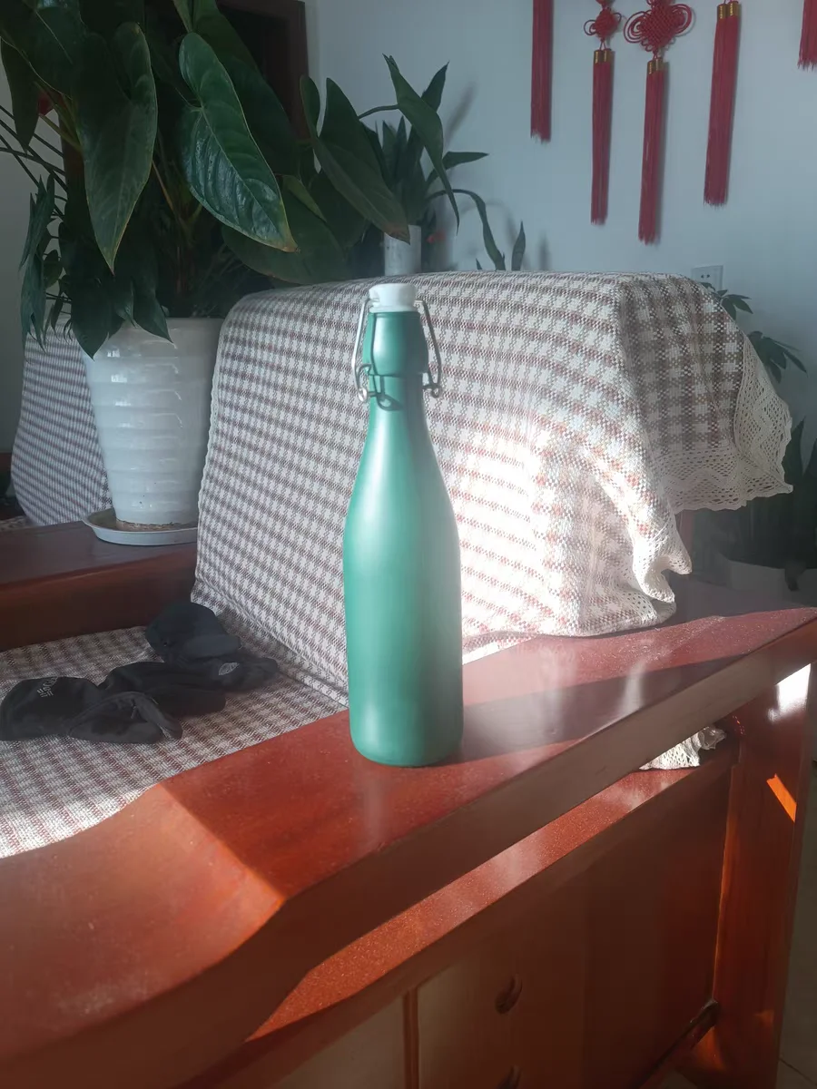 Elegant 500ml Green Glass Bottle 3 Elegant 500ml Green Glass Bottle - Image 3