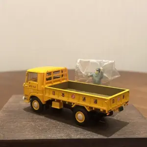 Vibrant Yellow ISUZU ELF Model 1/64 Scale 8 Se7ec67f211474ef1b522316f96fb9300Z