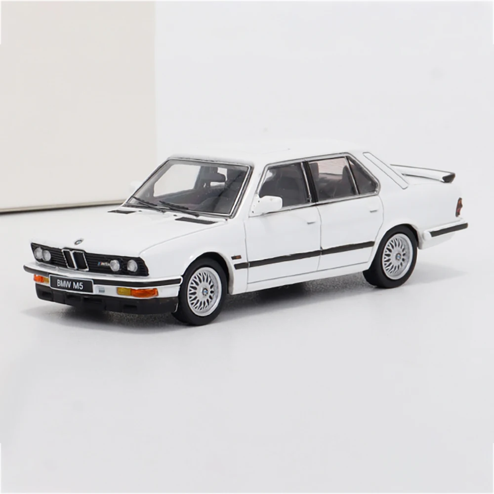Miniature BMW M5 E28 Die-Cast Model Collectible 9 Miniature BMW M5 E28 Die-Cast Model Collectible - Image 9