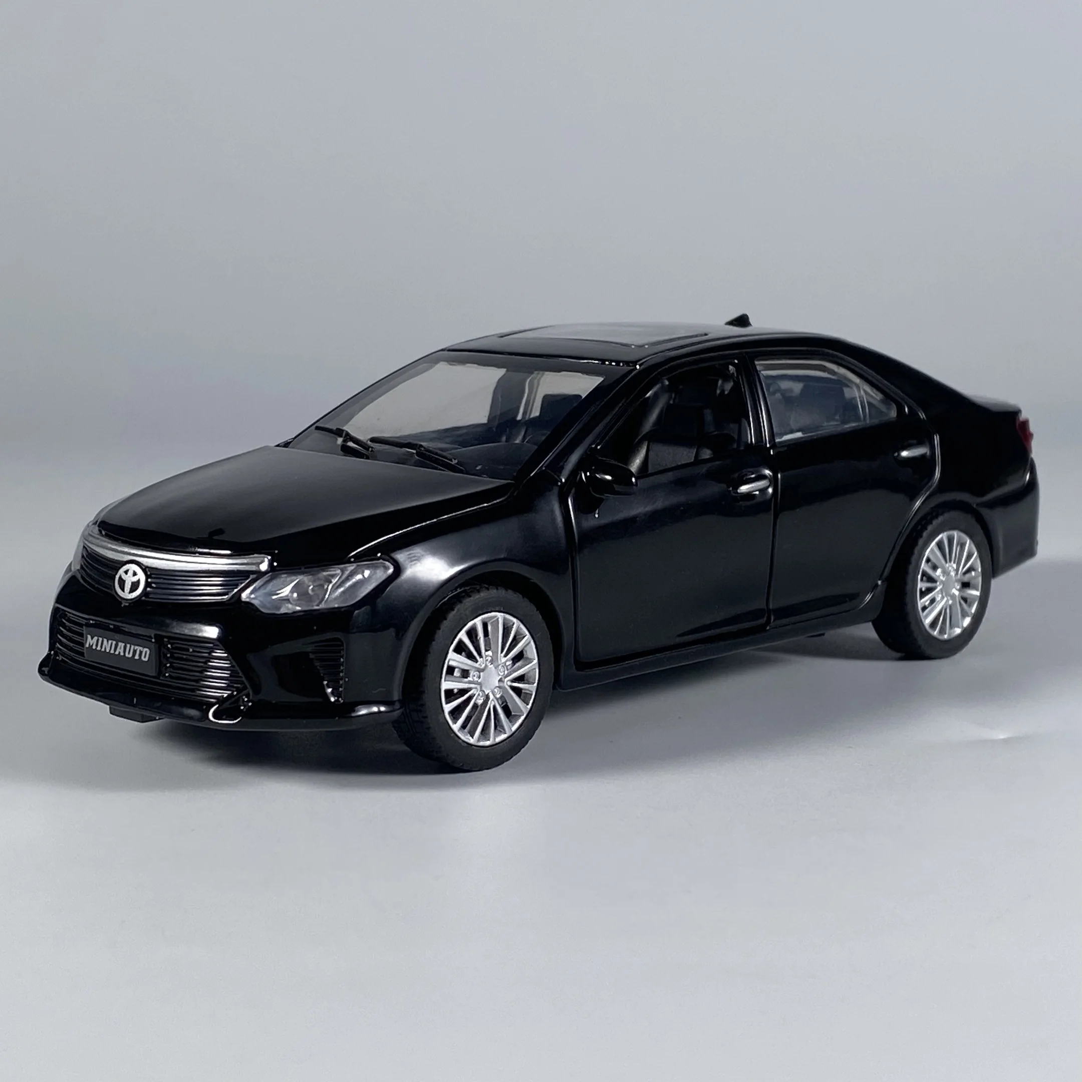 1/32 Diecast Toyota Camry Model with Sound 9 1/32 Diecast Toyota Camry Model with Sound - Image 9