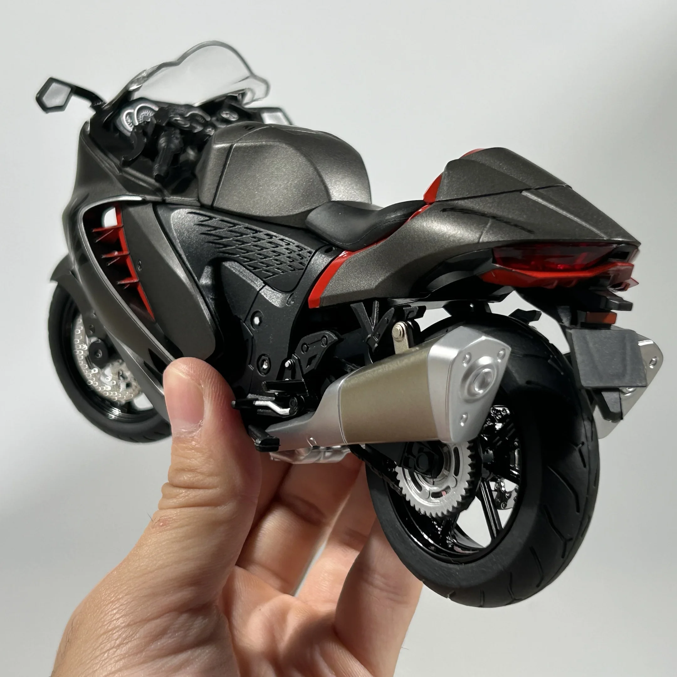 1:12 Scale Suzuki Hayabusa GSX1300R Model 5 1:12 Scale Suzuki Hayabusa GSX1300R Model - Image 5
