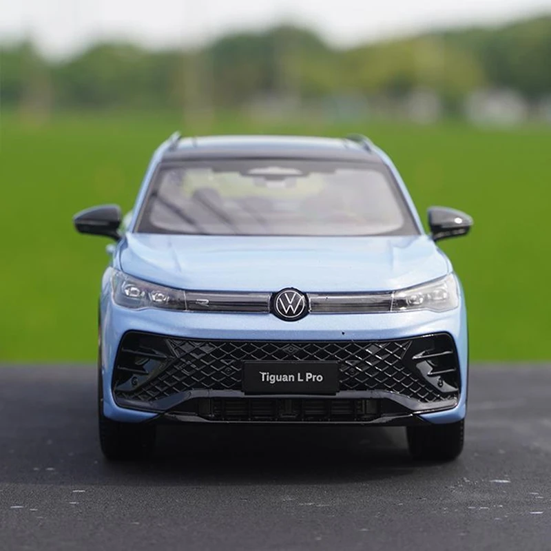 Volkswagen Tiguan L PRO 1:18 Diecast Model 4 Volkswagen Tiguan L PRO 1:18 Diecast Model - Image 4