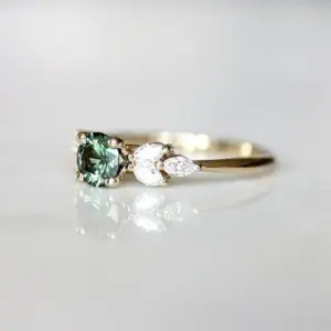 Gold Women's Ring with Green Gem and Zircon Accents 6 Se877d01a6aff4b68af9791ff768e384aq