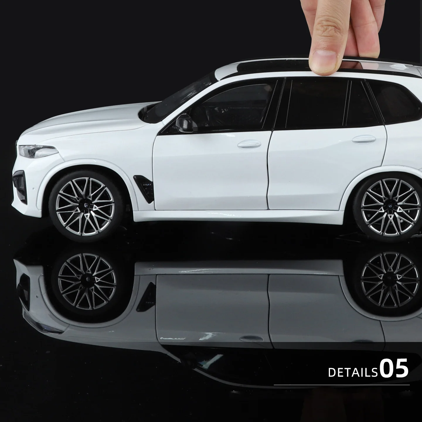 BMW X5M F95 1:18 Scale Diecast SUV Model 3 BMW X5M F95 1:18 Scale Diecast SUV Model - Image 3
