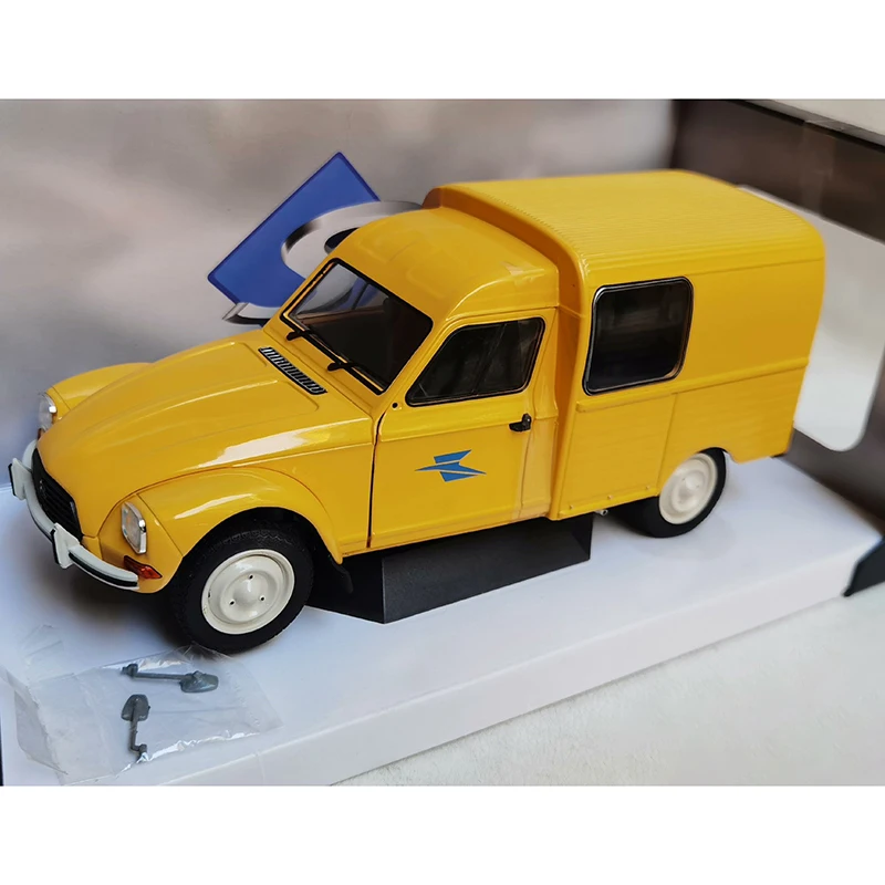 Citroën Acadiane 1/18 Diecast Model for Collectors 3 Citroën Acadiane 1/18 Diecast Model for Collectors - Image 3