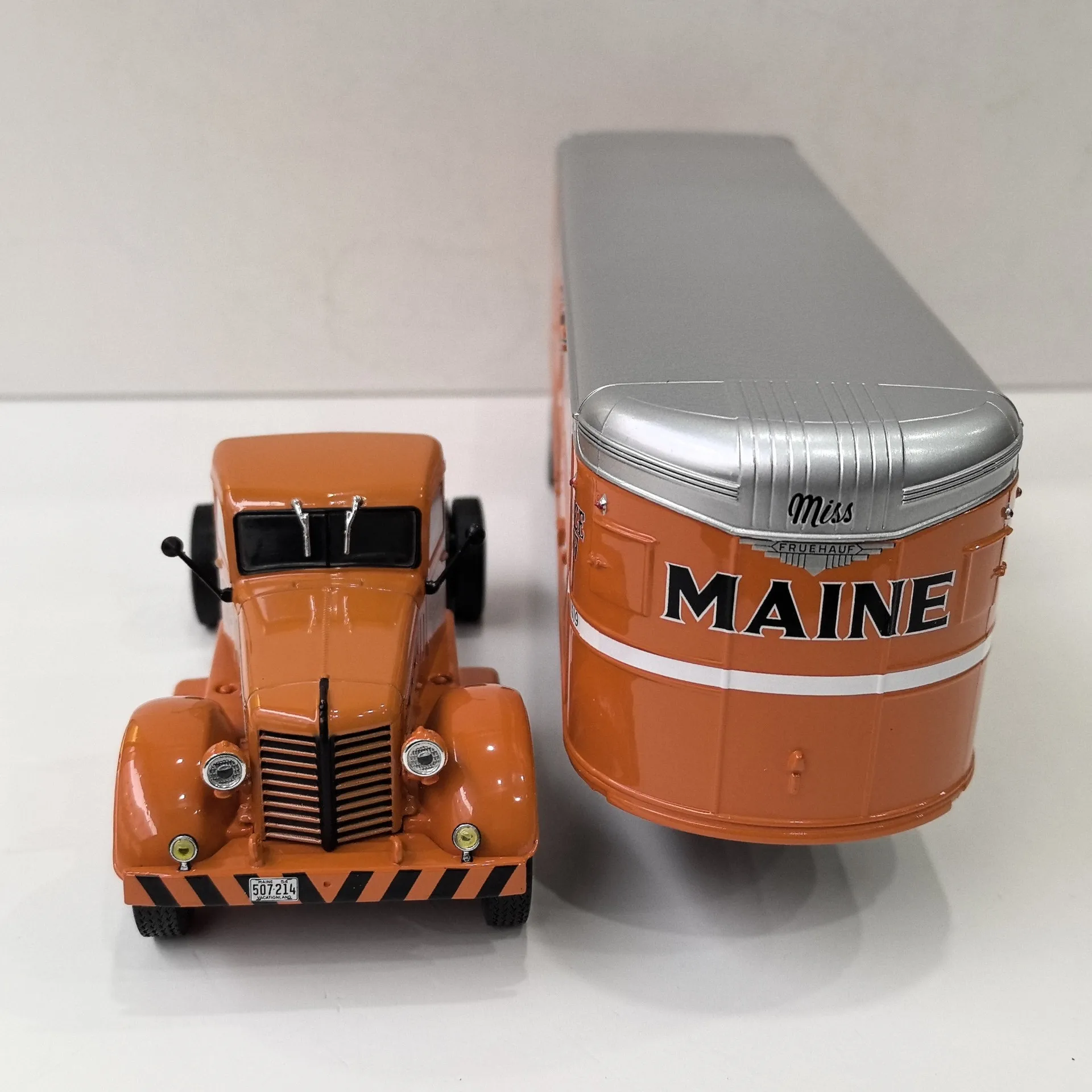 Vintage-Style IXO Federal 45M Truck Model 5 Vintage-Style IXO Federal 45M Truck Model - Image 5