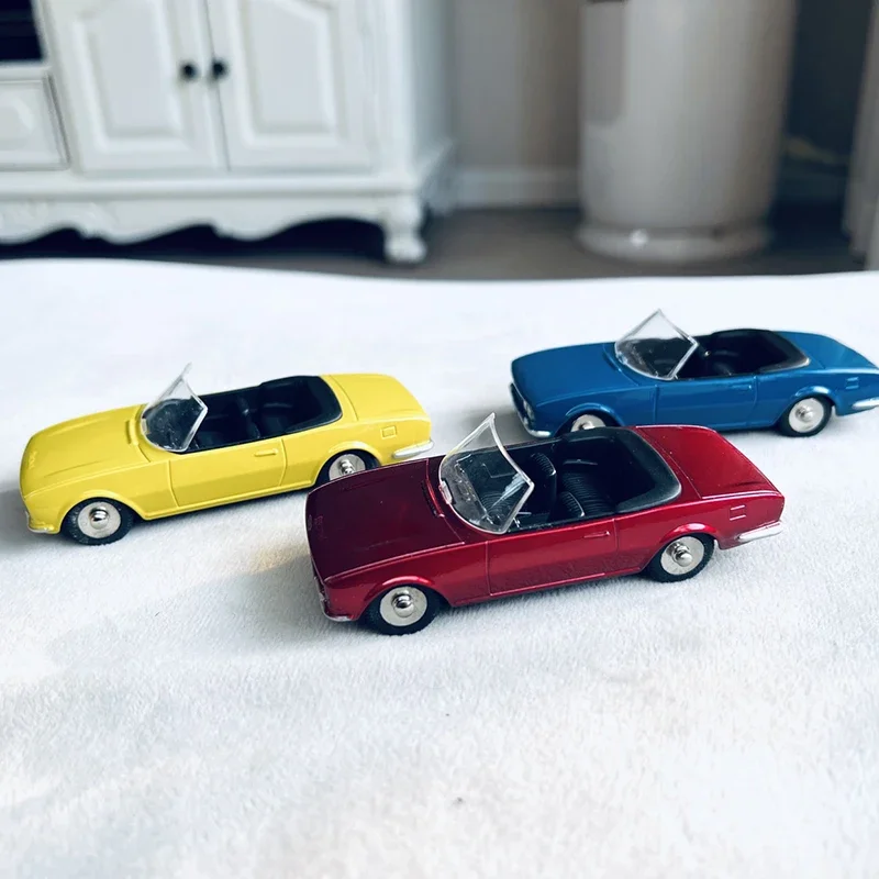 1/43 Vintage Convertible Diecast Alloy Model 4 1/43 Vintage Convertible Diecast Alloy Model - Image 4