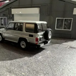 Land Cruiser 70 ZX Diecast Model for Collectors 9 Se9af28ab950444c1bd055cf7da2a9cc1X