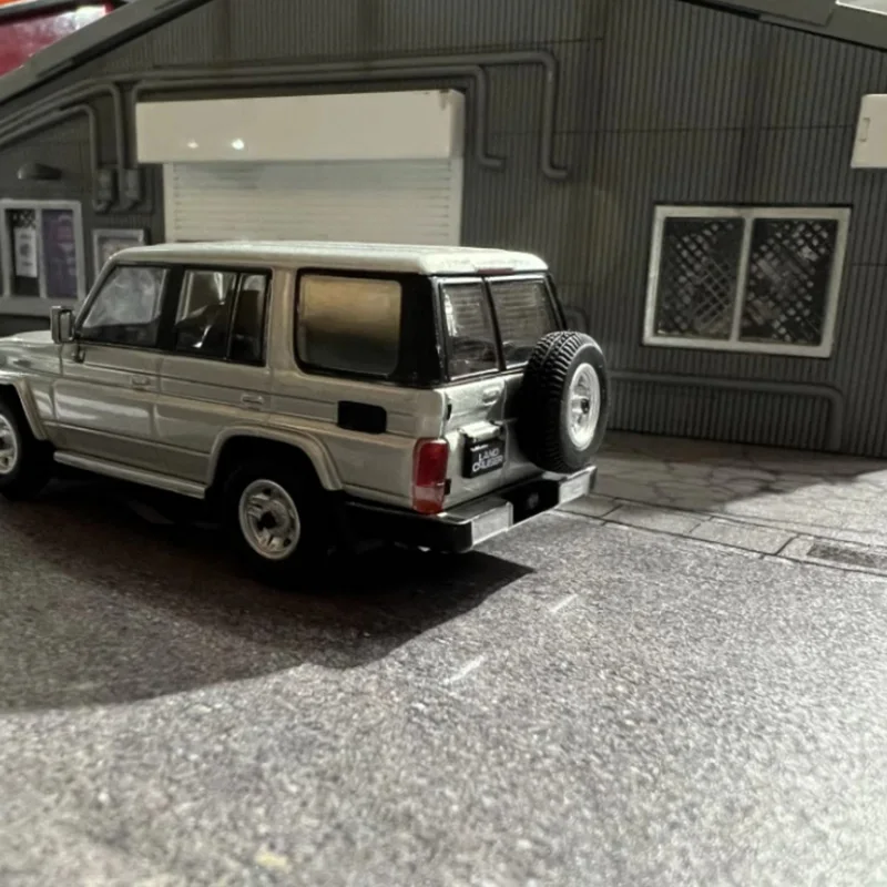 Land Cruiser 70 ZX Diecast Model for Collectors 3 Land Cruiser 70 ZX Diecast Model for Collectors - Image 3