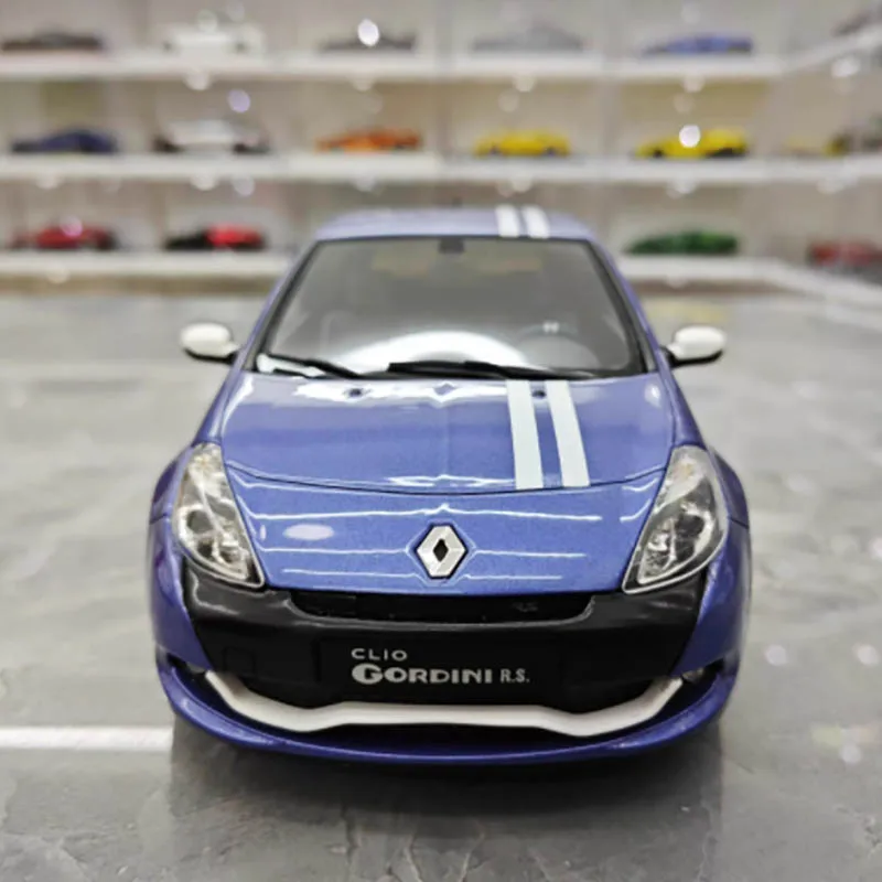 Vivid Blue Renault Clio 3 RS 1/18 Scale Model 4 Vivid Blue Renault Clio 3 RS 1/18 Scale Model - Image 4