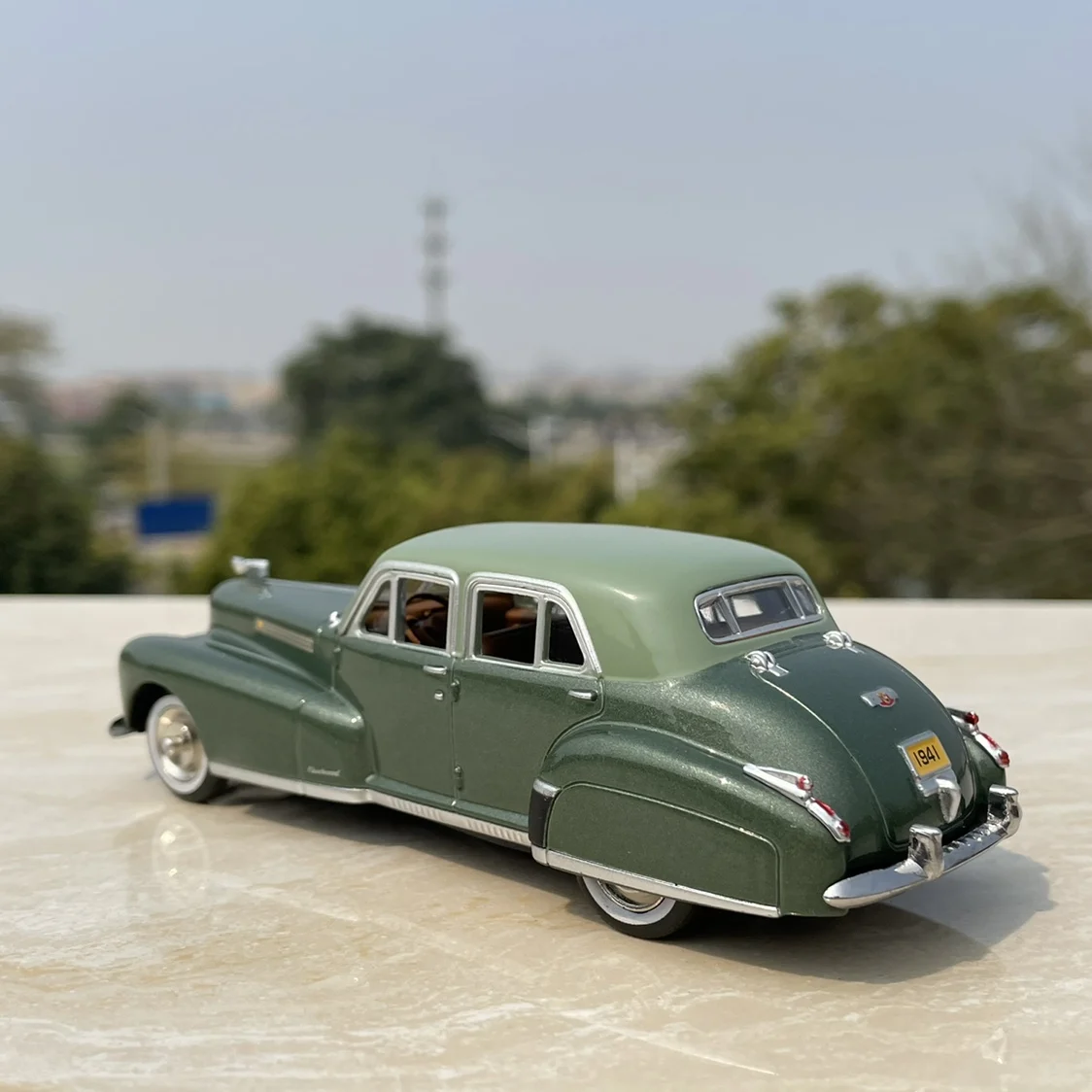 Vintage Cadillac 1:43 Diecast Model Collection 5 Vintage Cadillac 1:43 Diecast Model Collection - Image 5