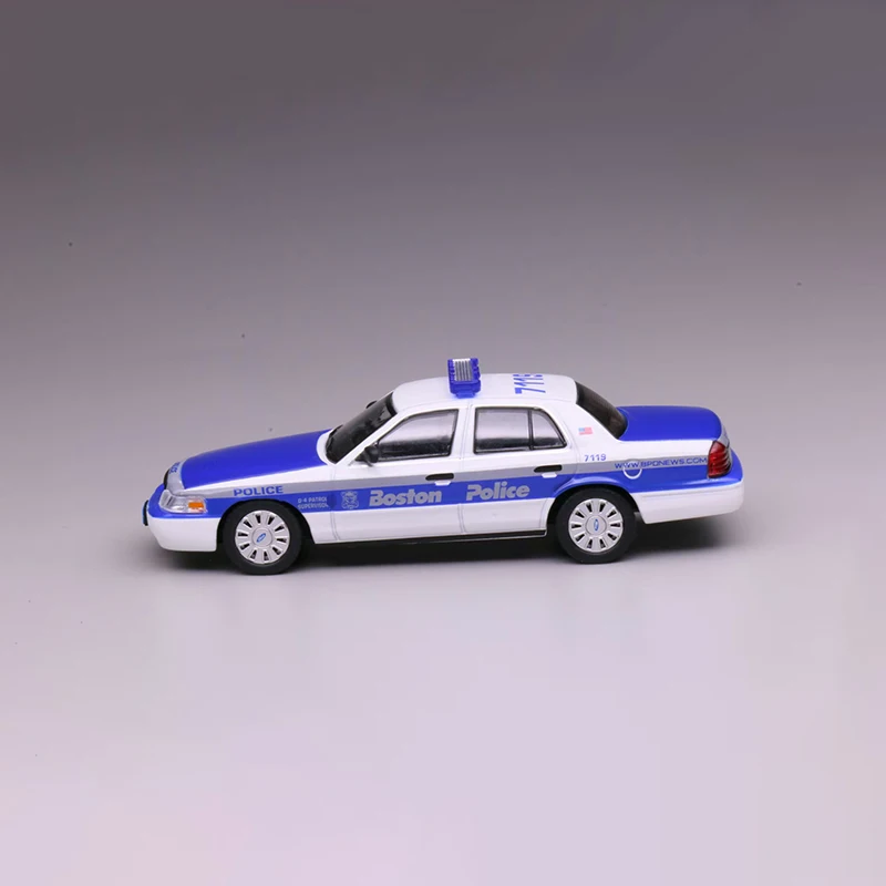 1:64 Scale Diecast E350 Chicago/CV Vehicle Model 4 1:64 Scale Diecast E350 Chicago/CV Vehicle Model - Image 4